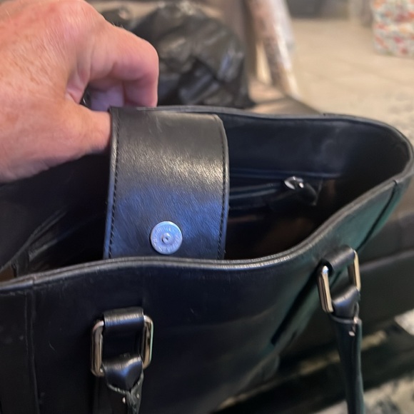 Coach-black leather bag. - Picture 5 of 8